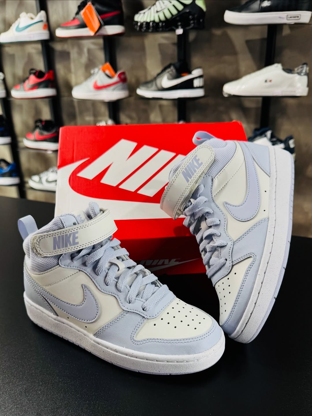 Tênis Nike Court Borough Mid