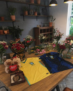 KIT BOX EXCLUSIVA DIA DOS NAMORADOS COPA DO MUNDO - 1 CAMISA SELEÇÃO, BEBIDA, BALÃO, CARTÃO, PELÚCIAS E CHOCOLATES E ENERGETICO