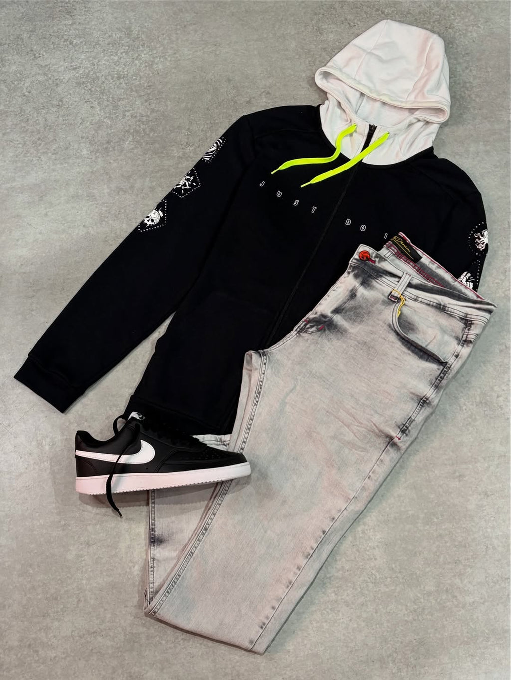 Kit NK Completo com Jeans e Tênis Court Vision
