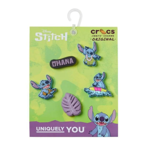 KIT STITCH DIA DAS CRIANÇAS - PELÚCIA GIGANTE STITCH, 1 COPO STANLEY, 1 CROCS E 1 PACK DE JIBBITZ